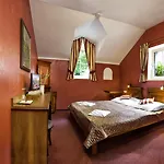 & Hotel