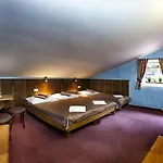 Hotel & Karlštejn
