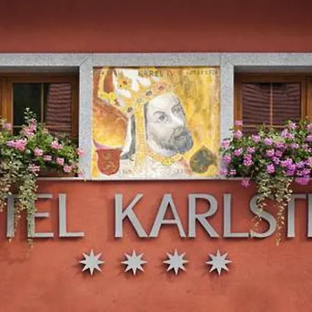 & 4* Karlštejn