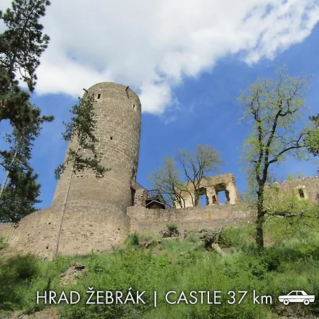 & 4* Karlštejn