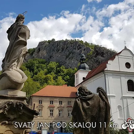 & 4* Karlštejn