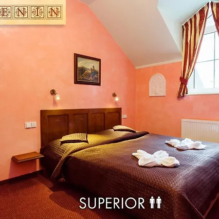 Hotel &