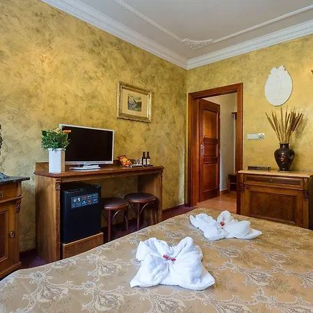 & Hotel 4*
