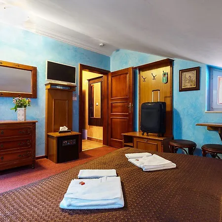 Hotel &